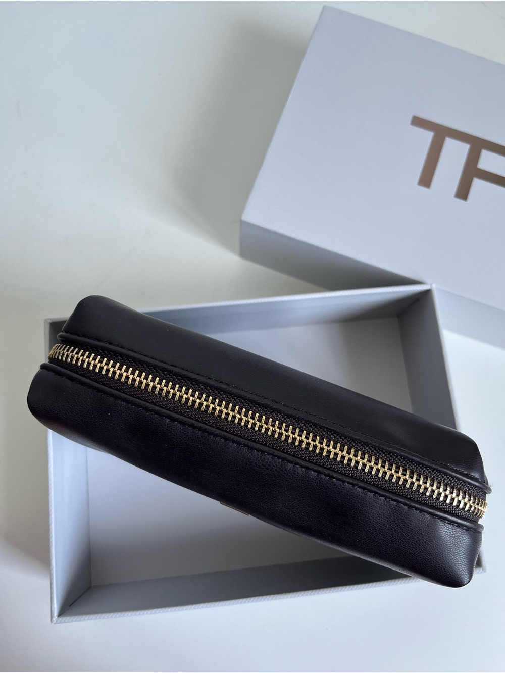 Tom Ford (TF) Beauty Dark Brown & White Leather Pouches - Picture 4 of 9